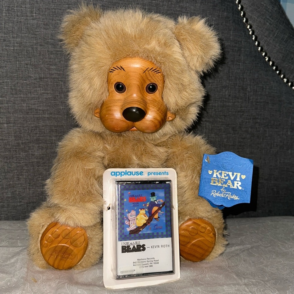 Kevi Bear by Robert Raikes